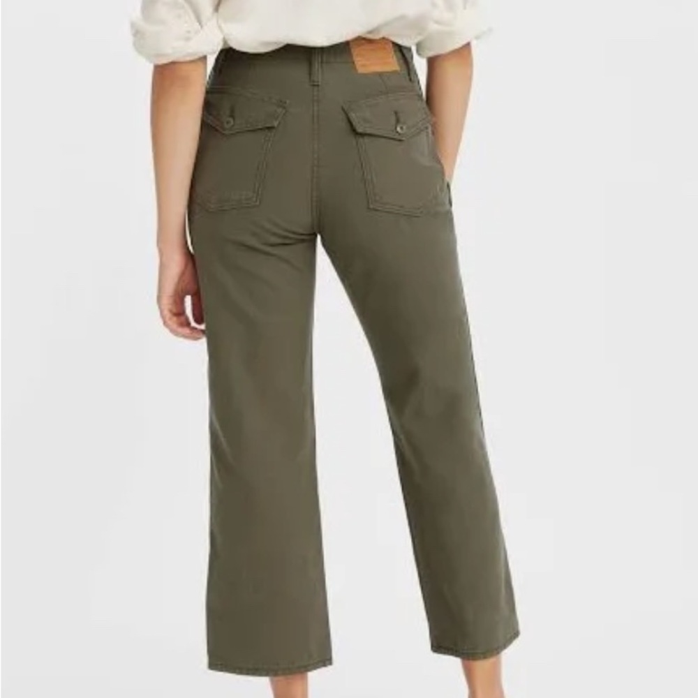 Women’s Levi’s rib cage, straight, utility pants.